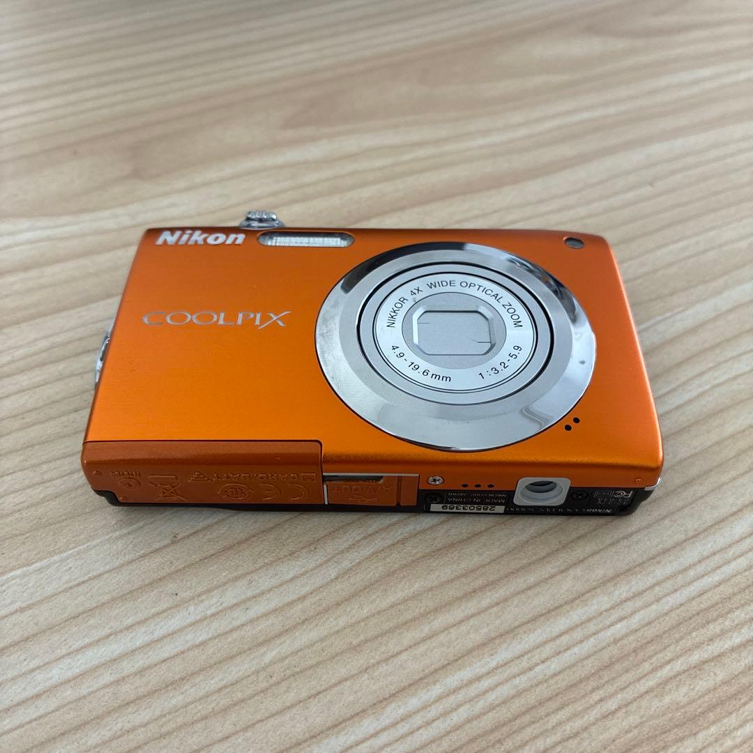 Nikon COOLPIX オレンジ色 デジタルカメラ - メルカリ