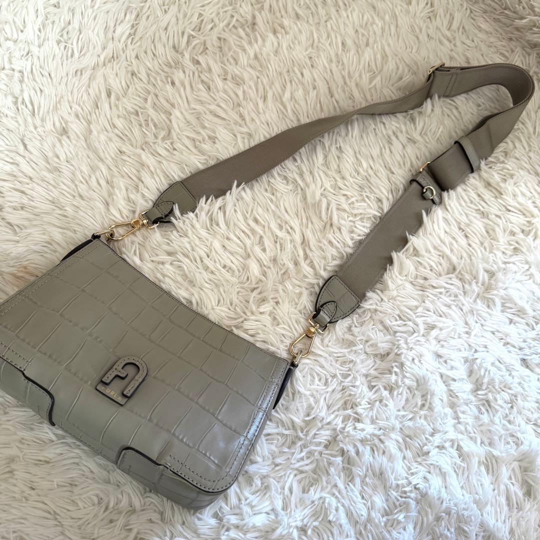 極美品✨フルラ 現行 ショルダーバッグ アテナ クロコ ロゴ レザー