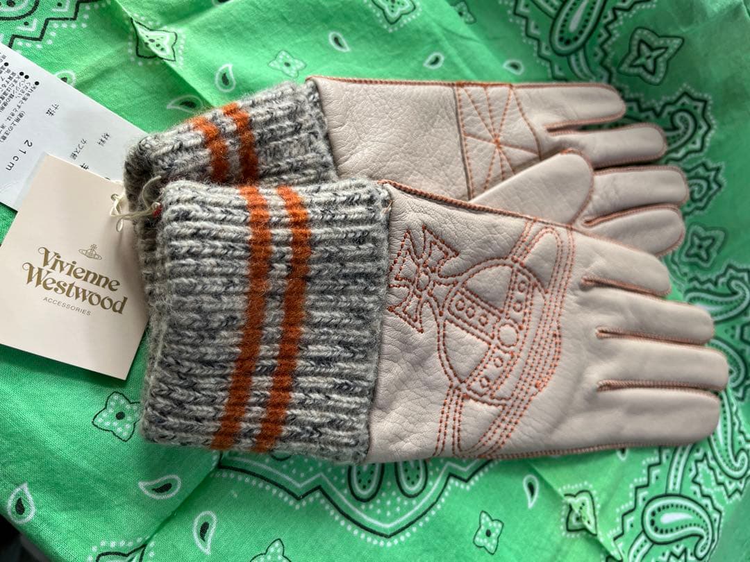 Vivienne Westwood 新品羊革ウールグローブベージュ系激可愛い！ Vivienne Westwood 新品羊革ウールグローブベージュ系激可愛い！