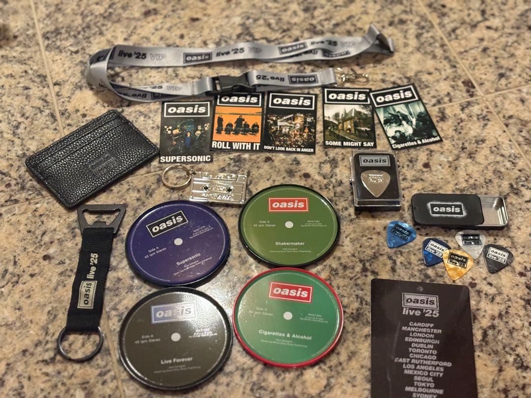 OASIS VIP限定特典 UKツアー cardiff オアシスLIVE25 - メルカリ