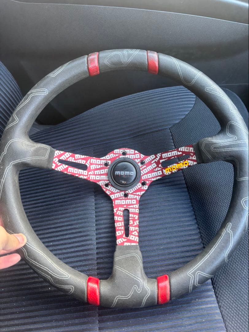 momo ステアリング　U-02 ULTRA RED MOMO（モモ） ステアリング U-02 ULTRA RED(ウルトラ レッド) 35φ