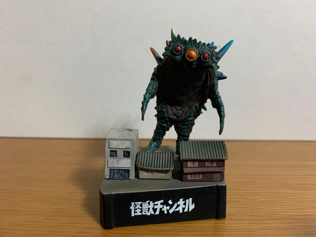 ウルトラ怪獣名鑑 怪獣チャンネル ビーコン Amazon.co.jp: 絶版 帰ってきたウルトラ怪獣名鑑 怪獣チャンネル編