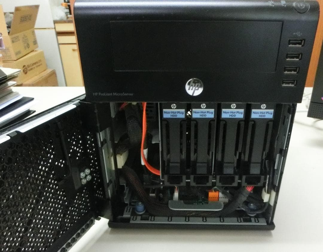 美品 HP ProLiant MicroServer N54L - メルカリ