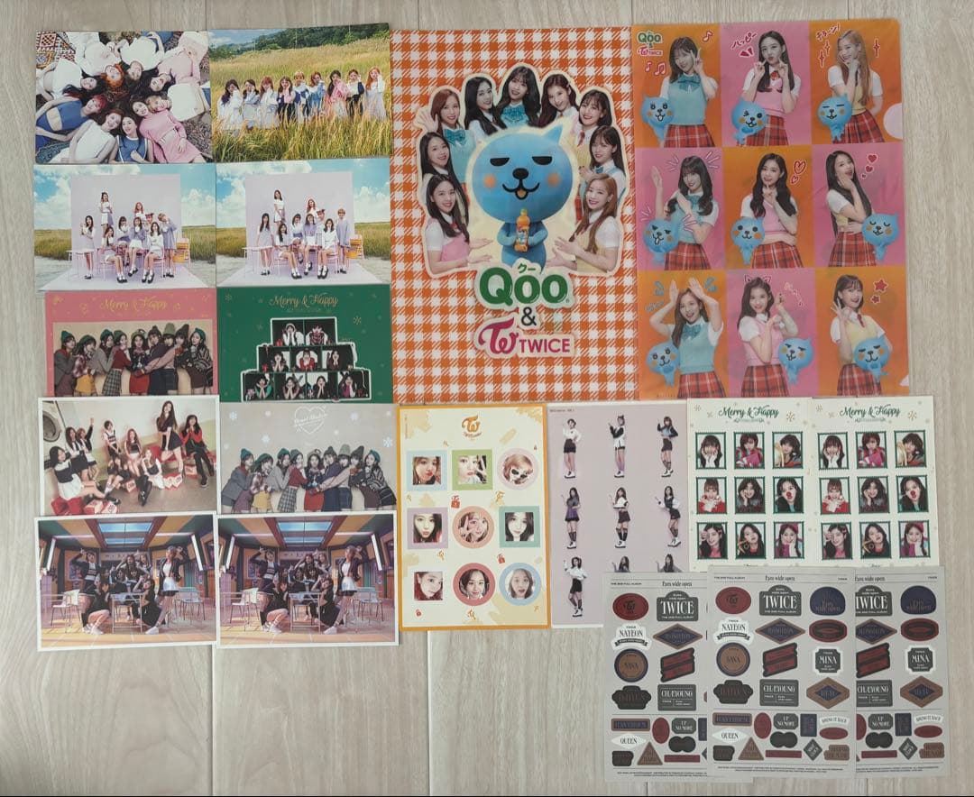 ぱくちよ様専用】TWICE まとめ売りCD50枚・トレカ306枚・うちわなど
