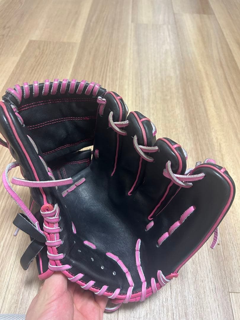 グラブワークス投手用 硬式グローブ 黒/ピンク 伊藤大海 - メルカリ