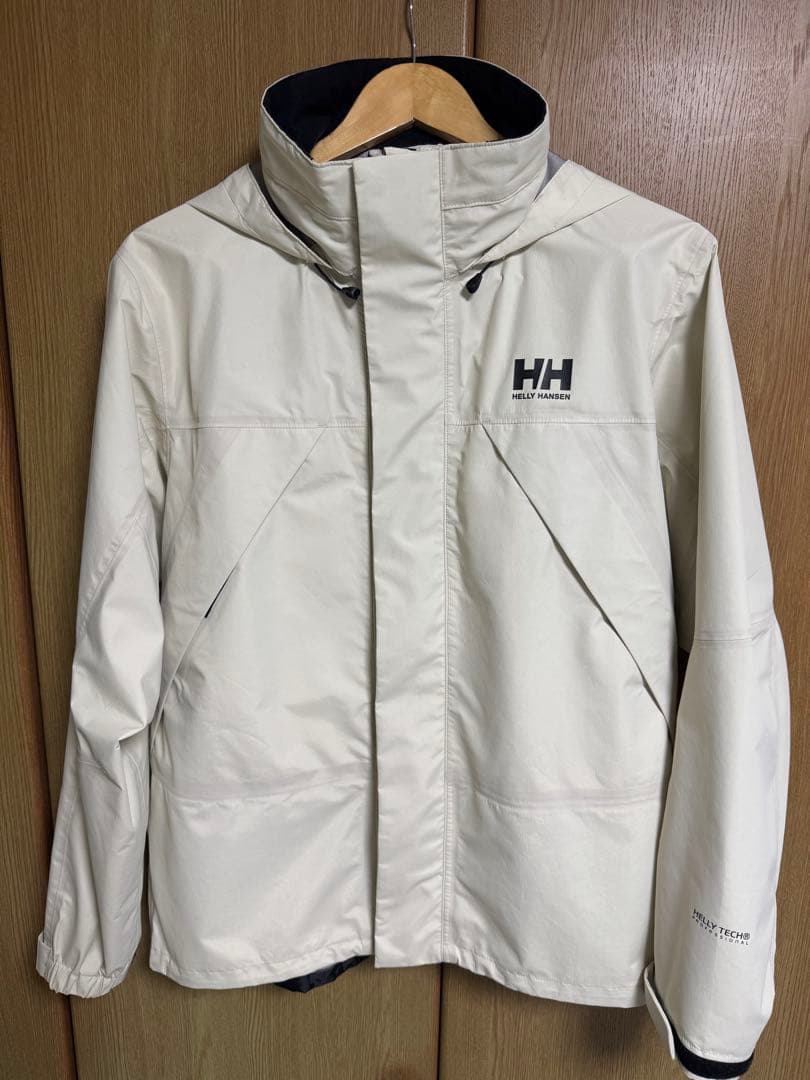 HELLY HANSEN アイボリー Mサイズ ナイロンジャケット HELLY HANSEN新色ジャケット入荷‼︎ │ザ・ノース・フェイス プラス