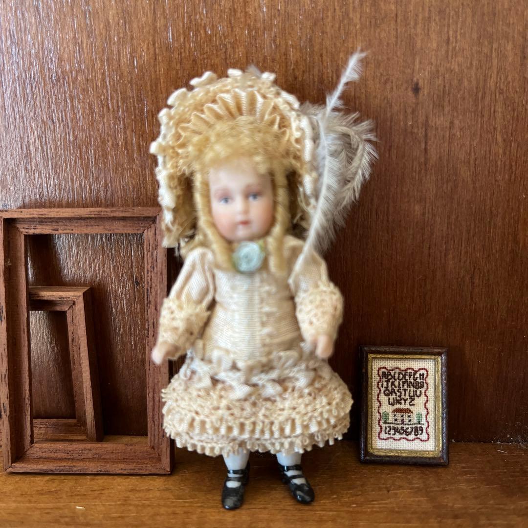 ミニチュアドール　ビスクドール Today's AT Catherine 10:00a.m. #アンティークドール #歴史的建造物