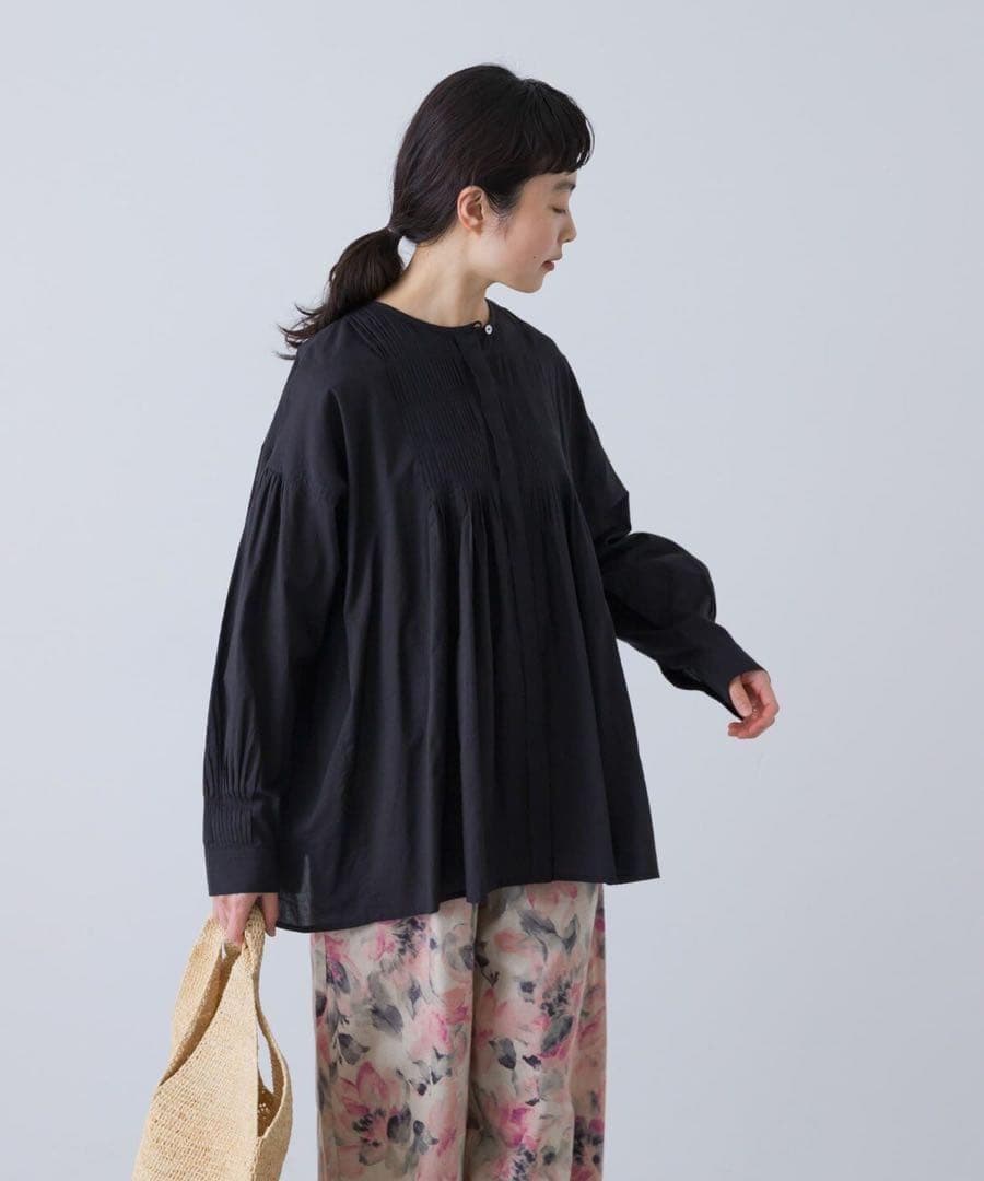 2025ss 美品✨️かぐれ コットンピンタックブラウス 黒 - メルカリ