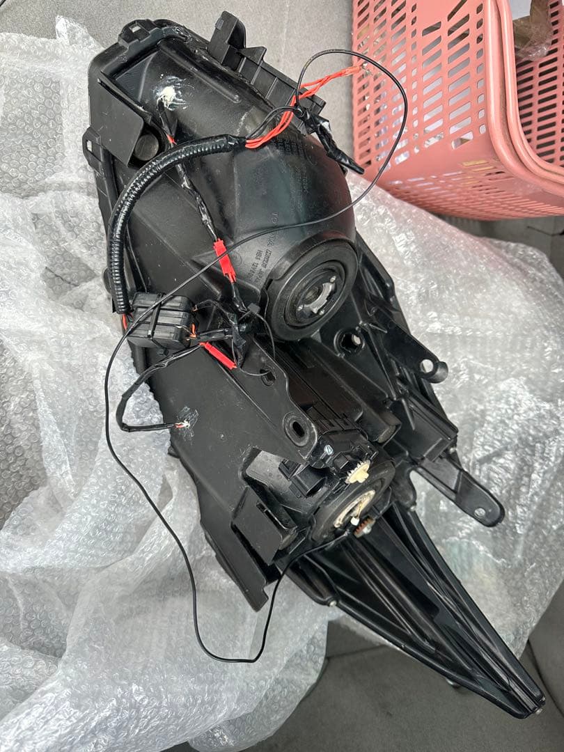 zvw30純正加工ヘッドライト 着払いなら値下げします - パーツどこで