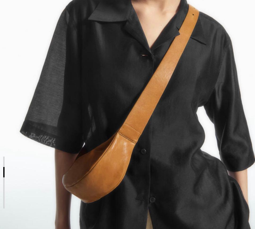 [完売品•即日発送] COS クロスボディーバッグ　レザー COS レザー クロスボディバッグ ユニセックス (COS/ショルダーバッグ