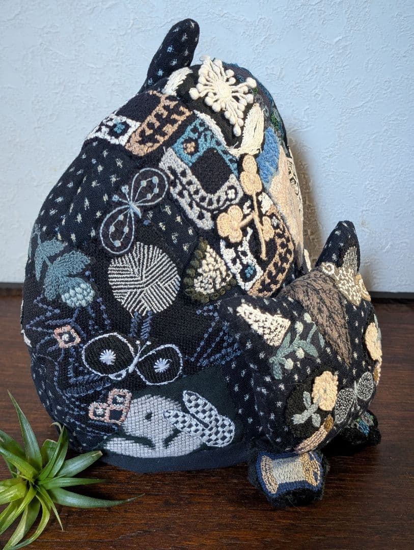 狙われて嬉しい・仔猫ポットコジー《雪ん子・ゆきちゃん》古布　藍染　ミナペルホネン