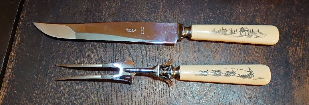 【アンティーク セイウチ製 】彫刻入ハンドル付ナイフとフォークの2点セット 英国アンティーク 白蝶貝 純銀&ステンレス フルーツナイフ&フォーク