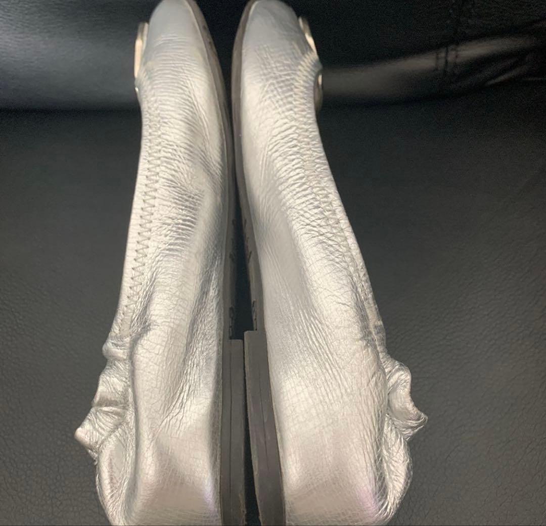 トリーバーチ フラットシューズ シルバー - メルカリ