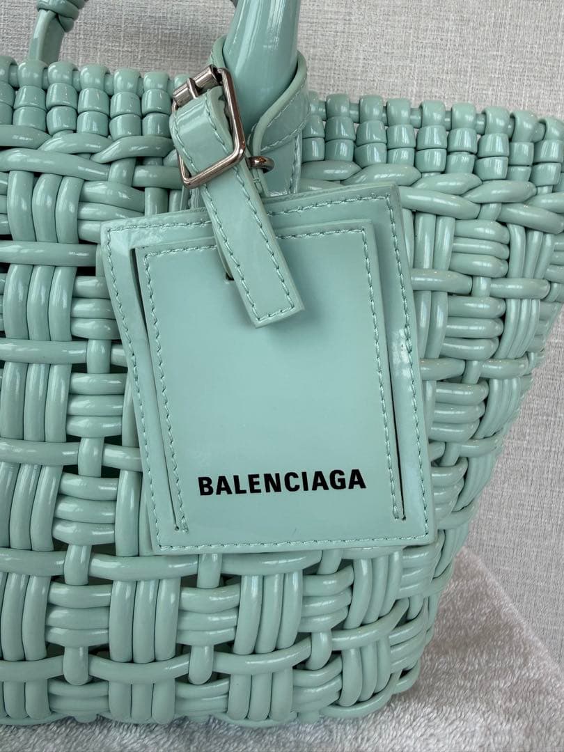 BALENCIAGA ミントグリーン かごバッグ - メルカリ