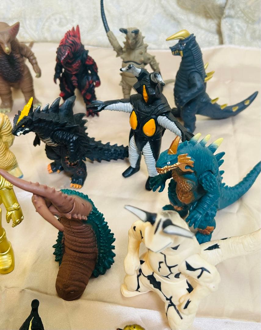 ウルトラマンシリーズ 怪獣フィギュア 18体セット まとめ売り - メルカリ