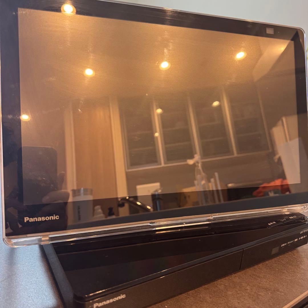 パナソニック　プライベートビエラ　UN-TD10S 概要 ブルーレイディスクプレーヤー/HDDレコーダー付ポータブル地上