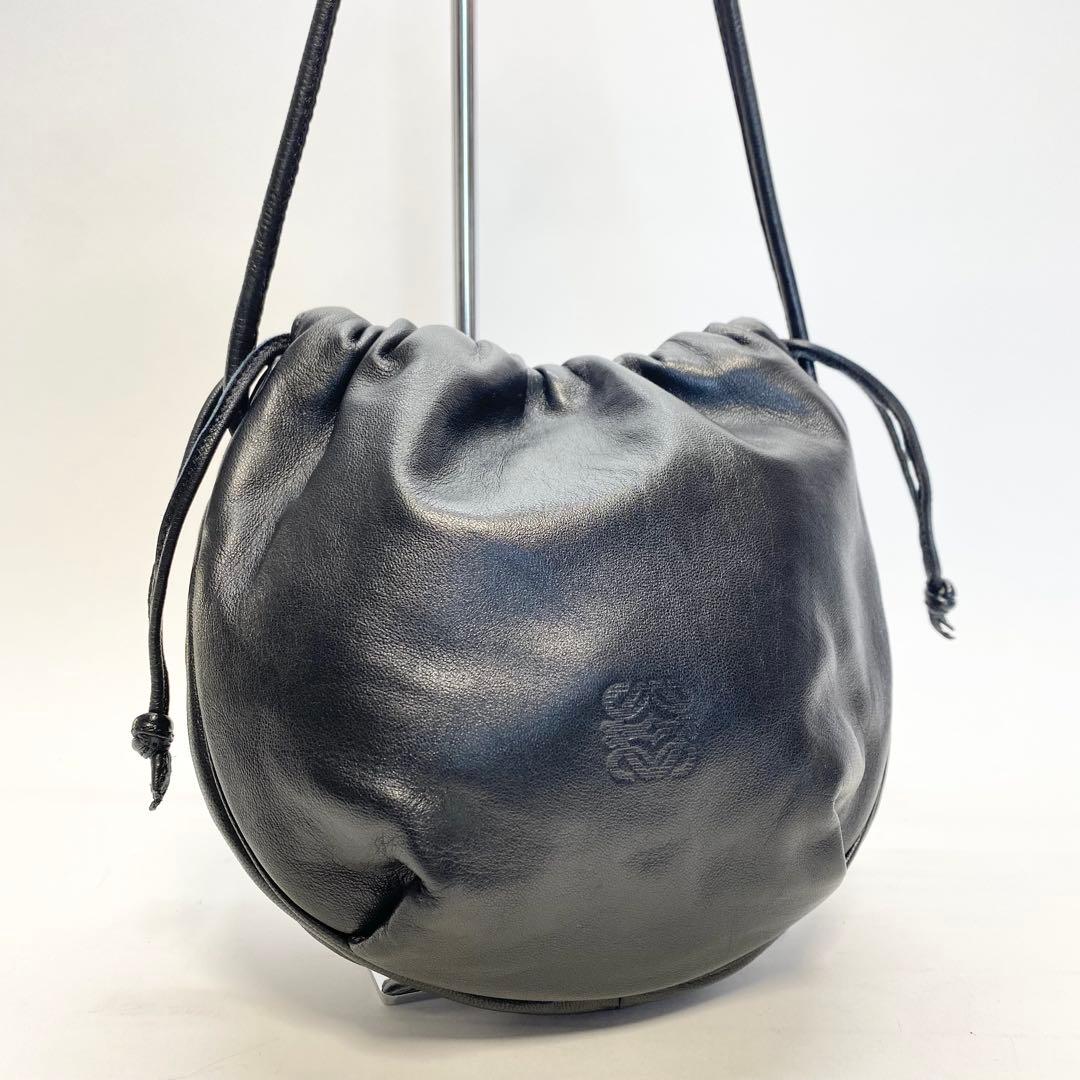 【美品】ロエベ 巾着ショルダーバッグ ブラック ナッパレザー アナグラム LOEWE ロエベ アナグラム ナッパレザー 巾着 ミニバッグ ショルダー