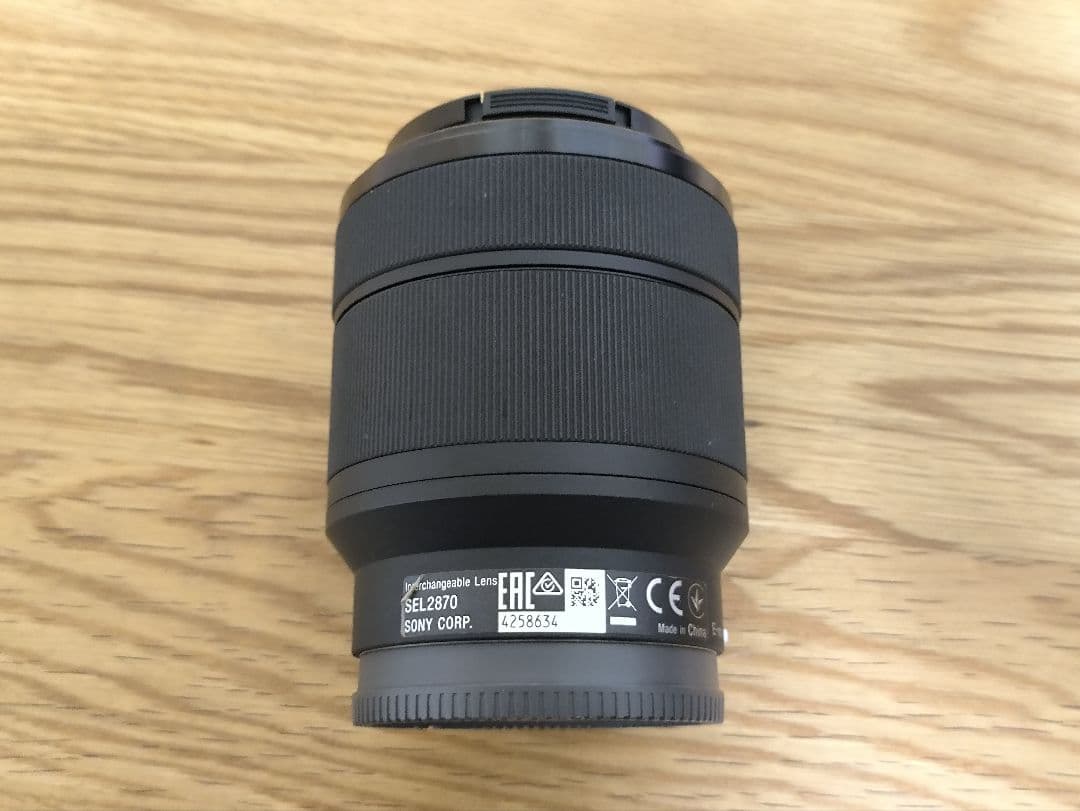 Sony FE 28-70mm f/3.5-5.6 OSS レンズ