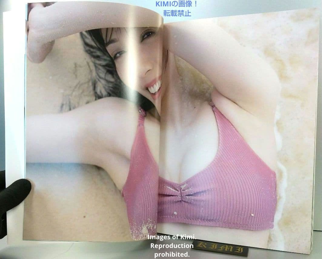 直筆サイン入り 初版 吉井美優 1st写真集 Momentary 本 2022 - メルカリ