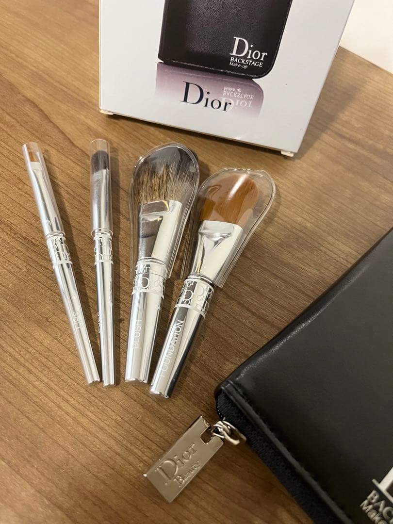 Dior 】ディオール バックステージ メイクアップ トラベル ブラシ