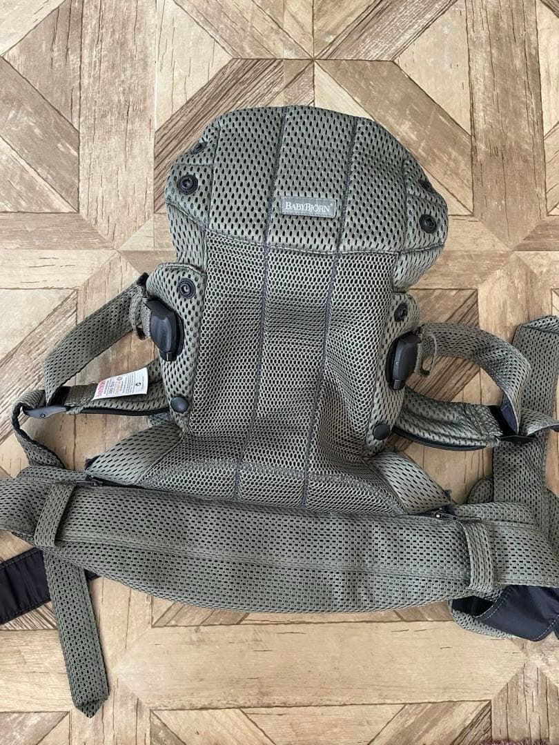 BABYBJÖRN ハーモニー　抱っこひも カーキ メッシュ　ベビービョルン BabyBjorn ベビービョルン ベビーキャリア HARMONY ダークグリーン