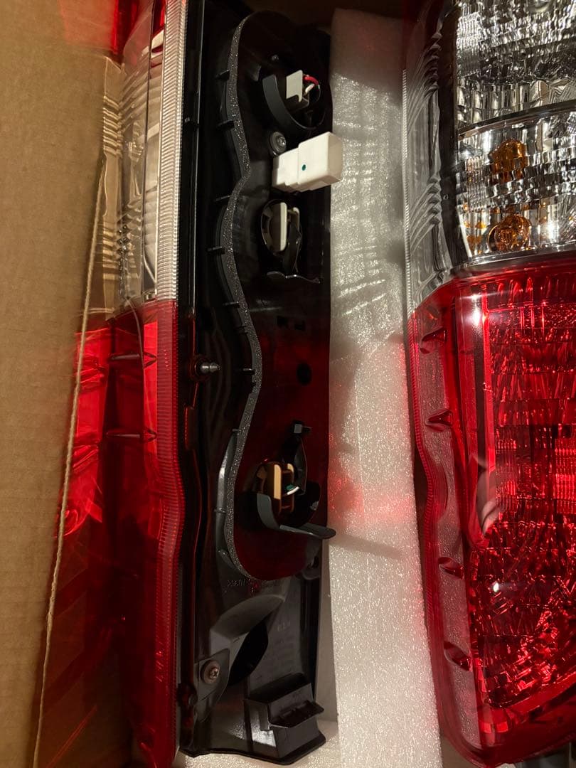 レッドテールライト左右セット2024年式 ハイエーススーパーGL純正