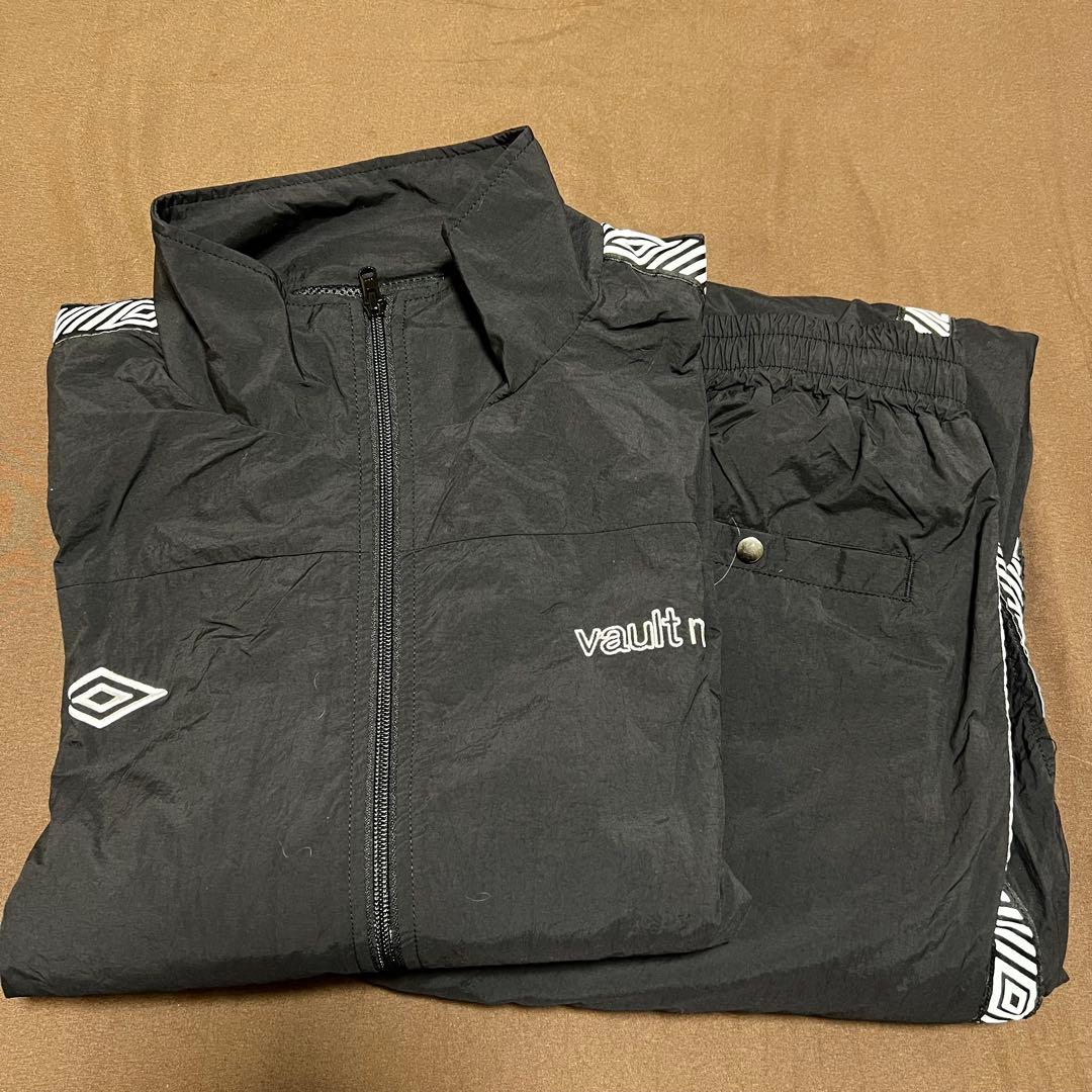 Umbro vaultroomブラック ナイロンジャケットセットアップ - メルカリ