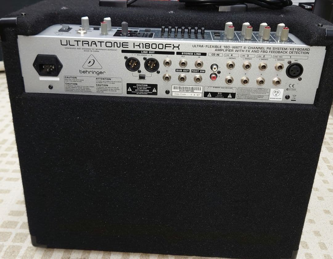 ☆BEHRINGER ULTRATONE K1800FXキーボードアンプ