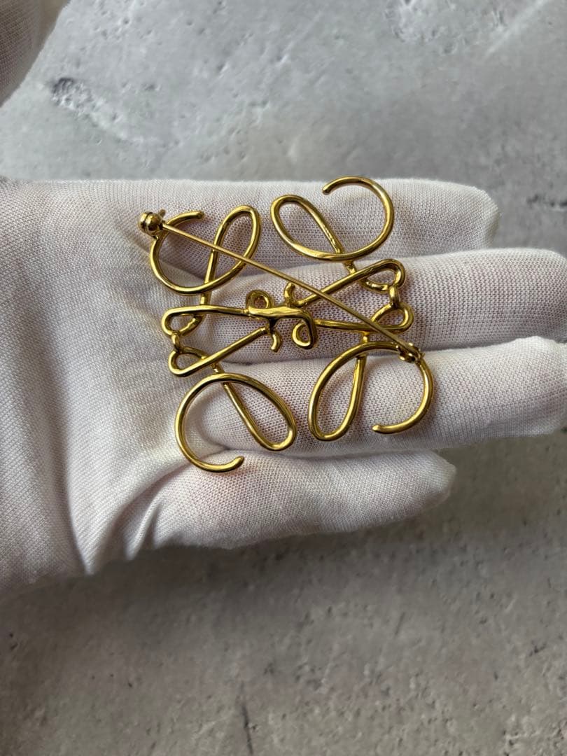 ロエベ LOEWE アナグラムロゴマルチカラーブローチ - メルカリ