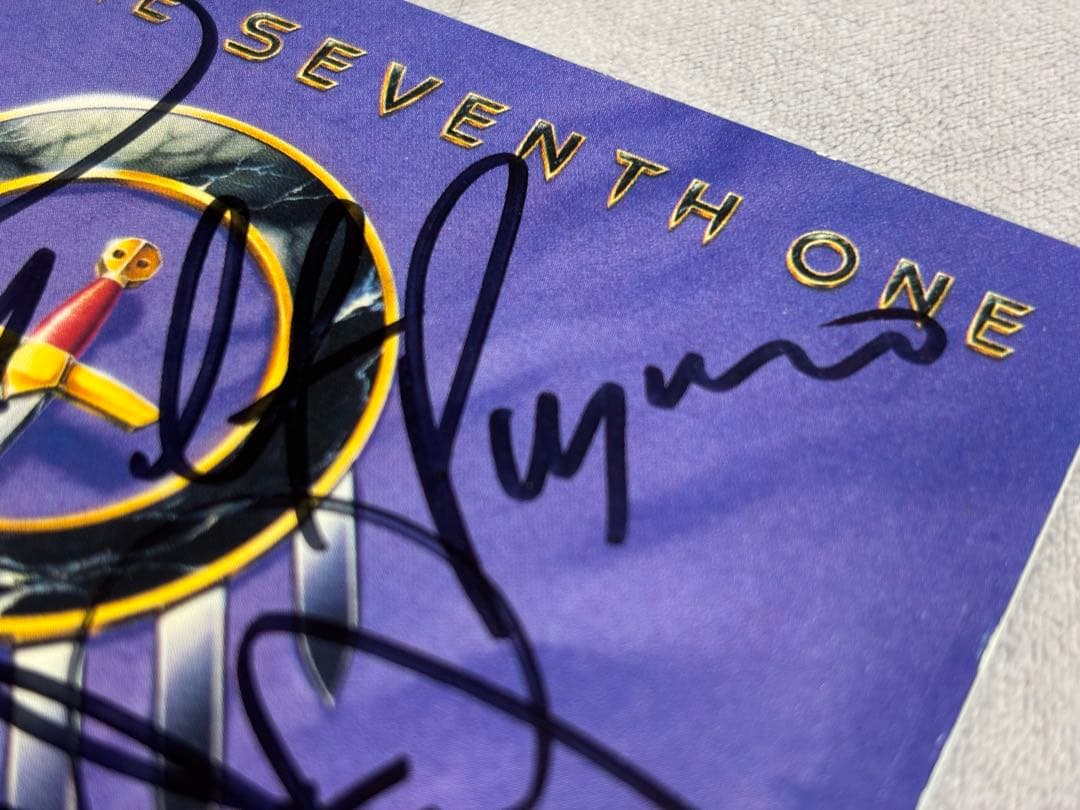 レア toto 直筆サインCD the seventh one 第7の剣 トト - メルカリ