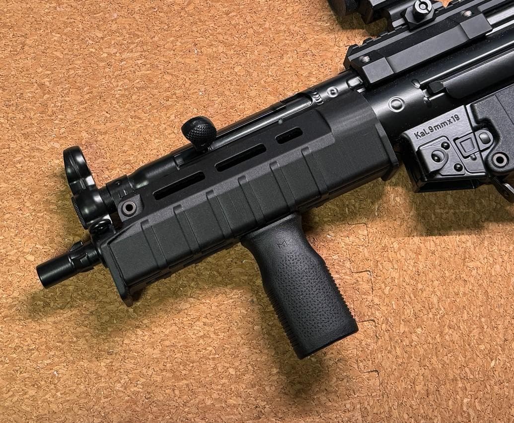 MAGPUL SL スタイル M-LOK ハンドガード BK 次世代 MP5用 - メルカリ