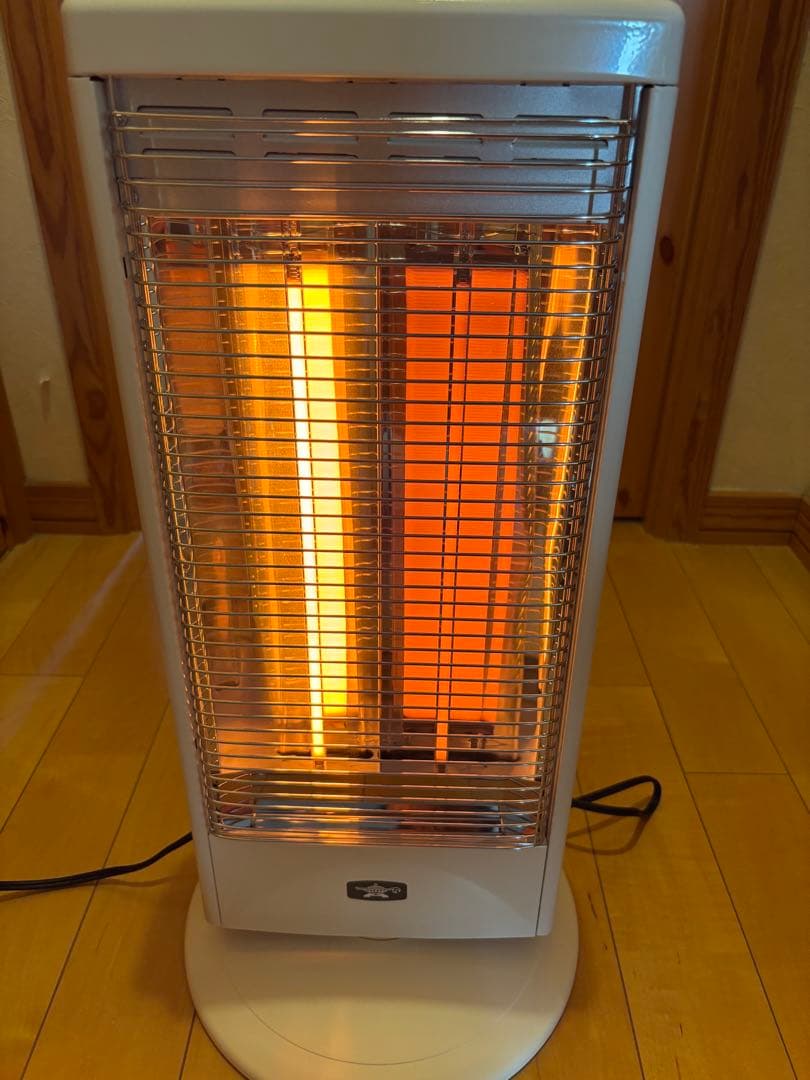 美品 アラジン　グラファイトヒーター　AEH-G100D/W 24年製 アラジン（Aladdin） グラファイトヒーター AEH−G100D−W