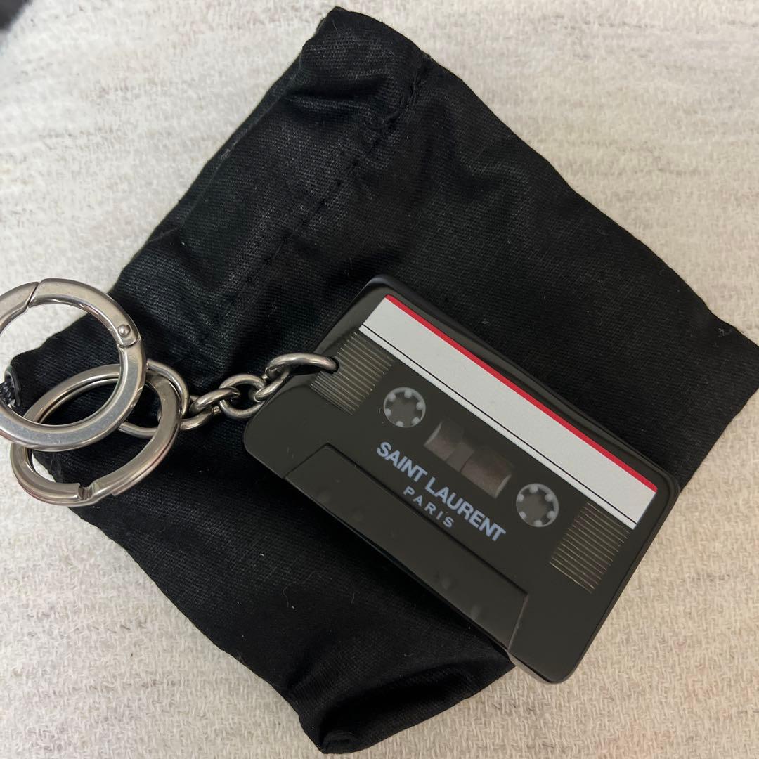 美品】サンローラン カセットテープキーリング - メルカリ