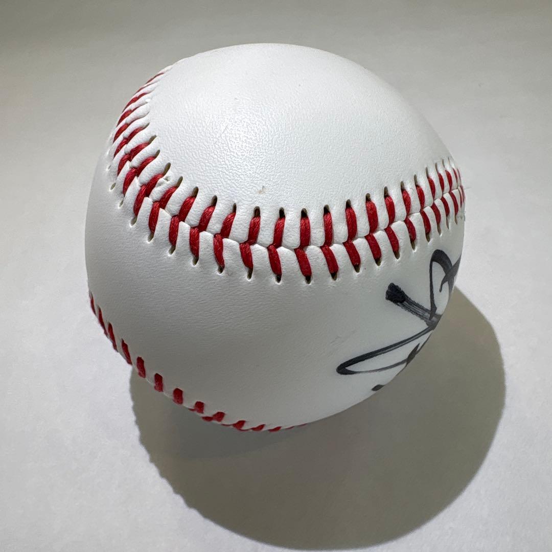 ジャイアンツ 岡本和真選手直筆サインボール - メルカリ