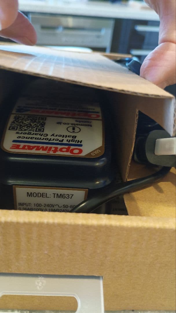 Optimate 4 バッテリー充電器 12V 1.25A