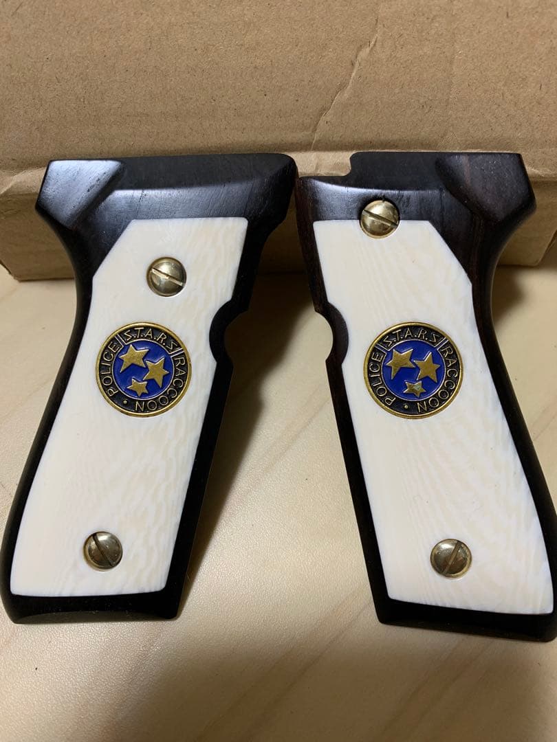 レア物　新品ベレッタ m9用サムライエッジ風　木、特殊樹脂製グリップ　象牙風 レア物 新品ベレッタ m9用サムライエッジ風 木、特殊樹脂製グリップ