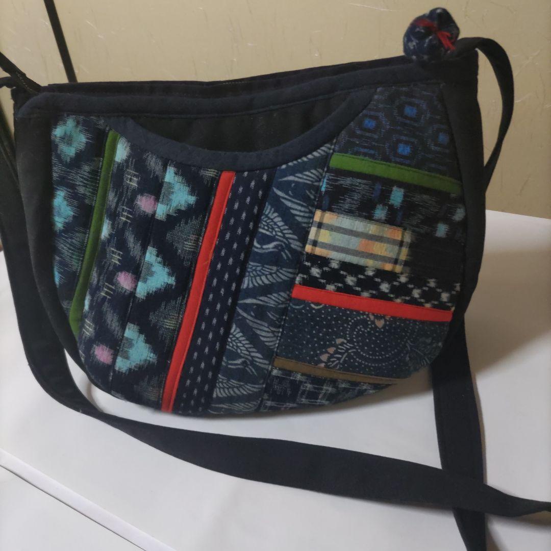 送料込み　(249)手作り　ショルダーバッグ　パッチワーク　絣　染め　絣　木綿 着物リメイク】絣パッチワーク ショルダーバッグ〈和風/和柄/和調/和