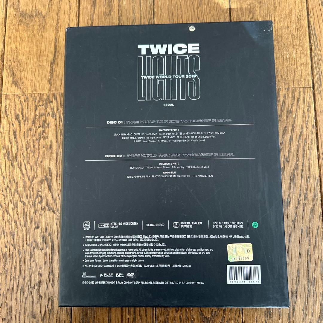 TWICE LIGHTS TWICE WORLD TOUR 2019 - メルカリ