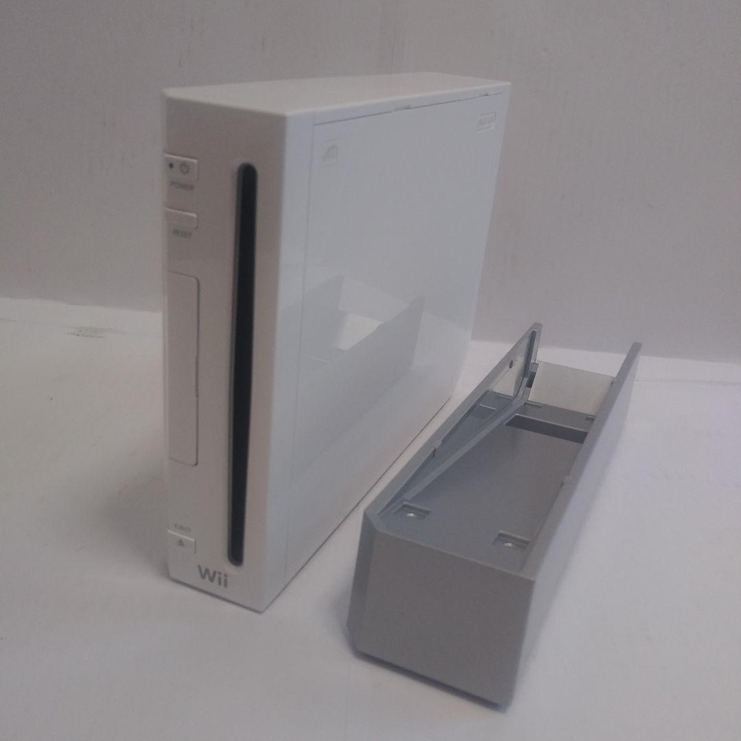 Nintendo wii 本体セット ソフト4本/wiiリモコン・ヌンチャク付き