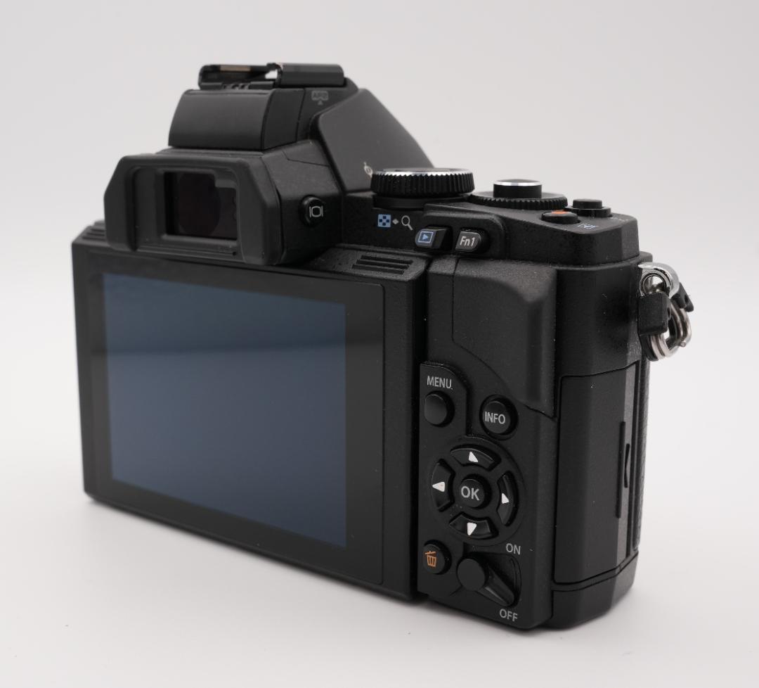 美品　OLYMPUS OM-D E-M5 ボディ 《ショット数5724》