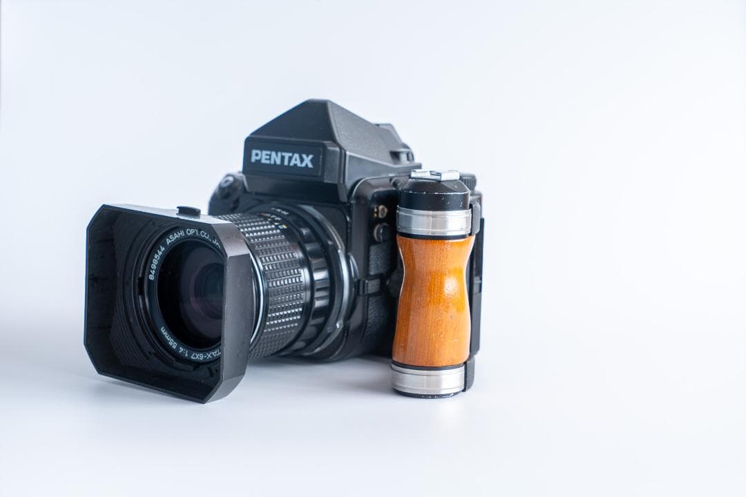 PENTAX67Ⅱ 中判フィルムカメラ 木製グリップ、レンズ2本付き