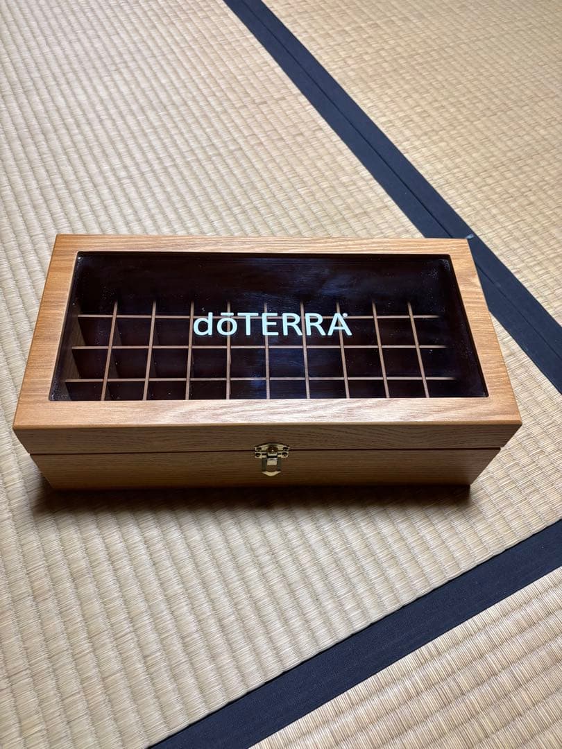 doTERRA エッセンシャルオイル収納ボックス ウッドボックス 50 - メルカリ