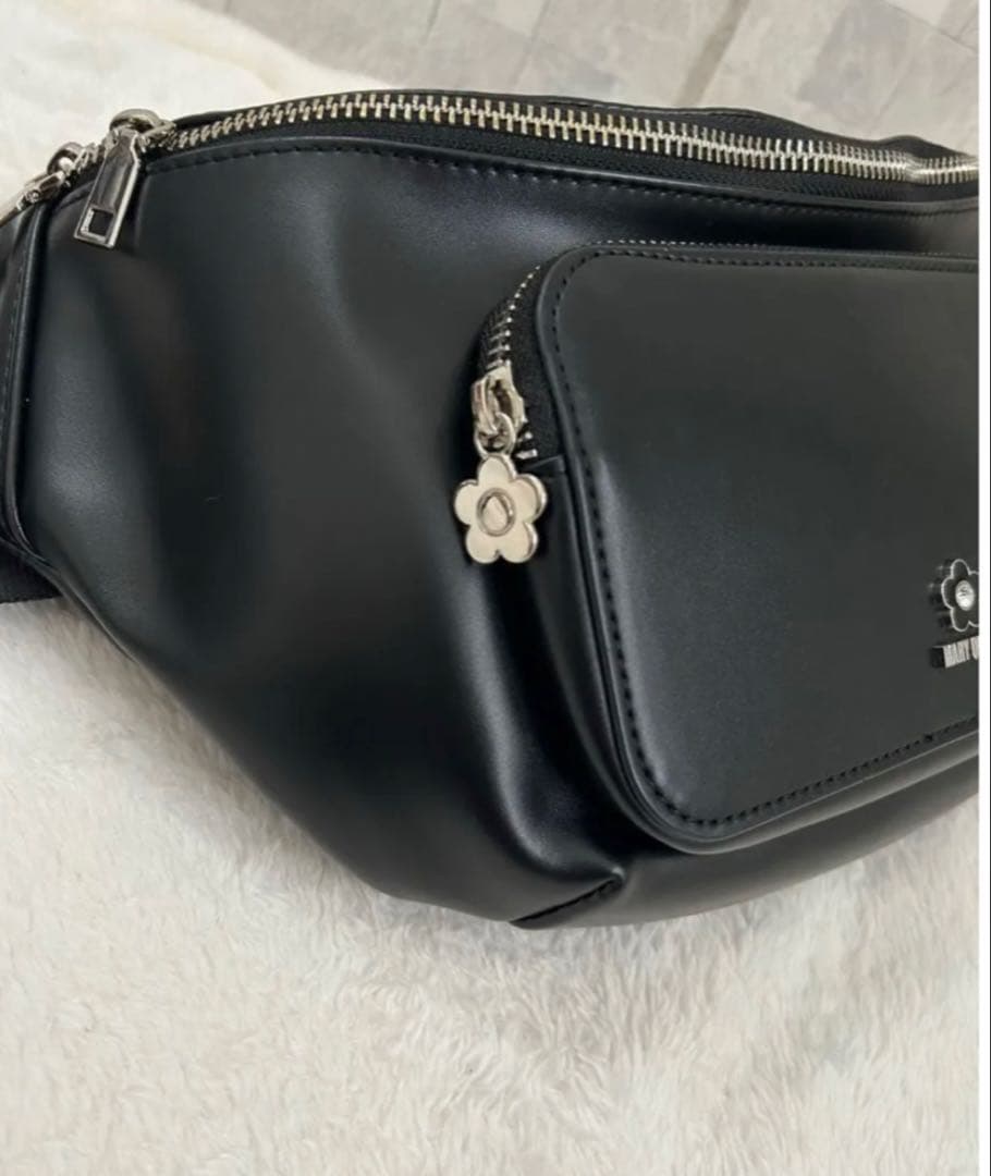 極美品✨MARY QUANTエポビジューデイジーポイント ボディバッグ - メルカリ