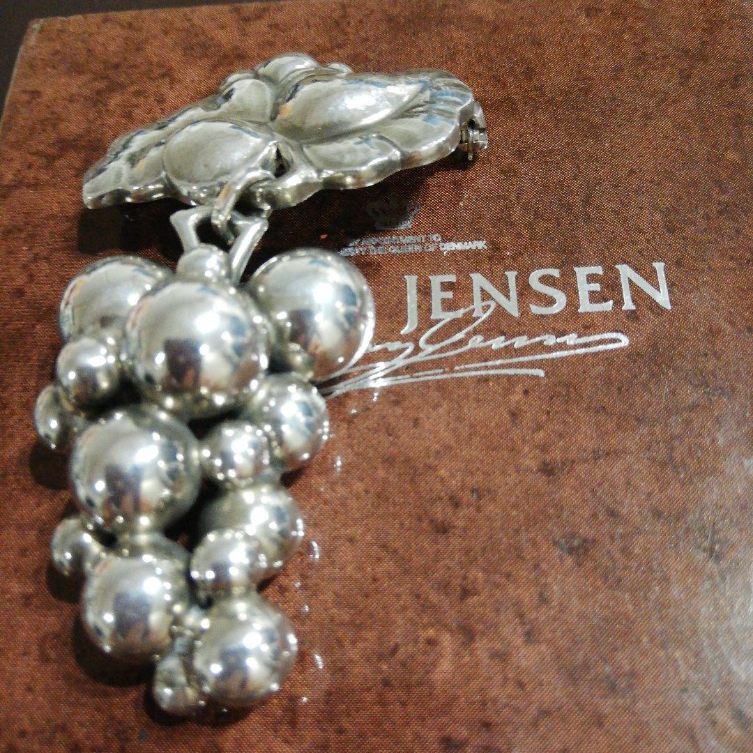 美品 ジョージジェンセン ぶどう 葡萄 揺れるブローチ - メルカリ