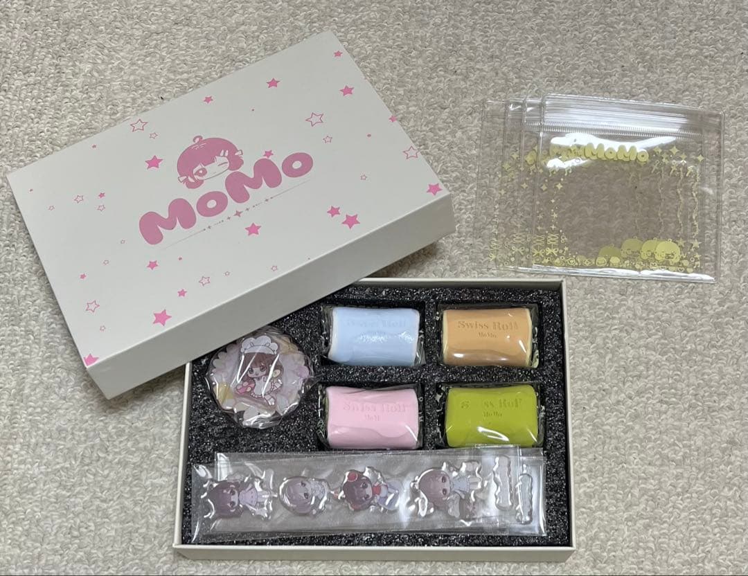 momoのほっこりスクイーズセットミニロールケーキ型4種+マグネット