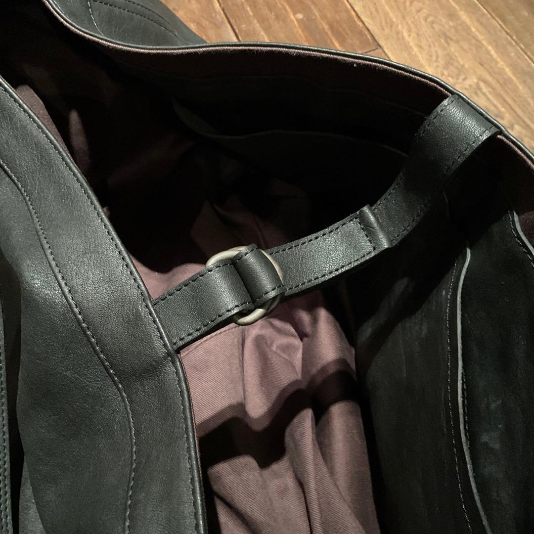 偽*ん様 T.T ニュースペーパーバッグ レザー製 - メルカリ