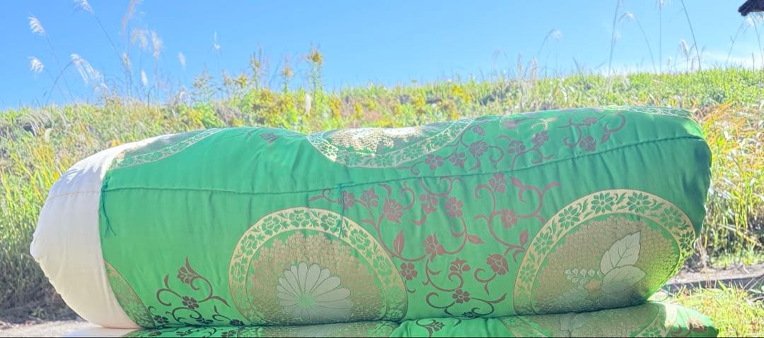 2215様感謝‼️菊と桐‼️ふかふか‼️FUTON蔵出し金蘭緞子掛けふとん未使用1枚 楽天市場】日本製 京都丹後手引き 真綿肌掛けふとん 150×210cm 0.5kg