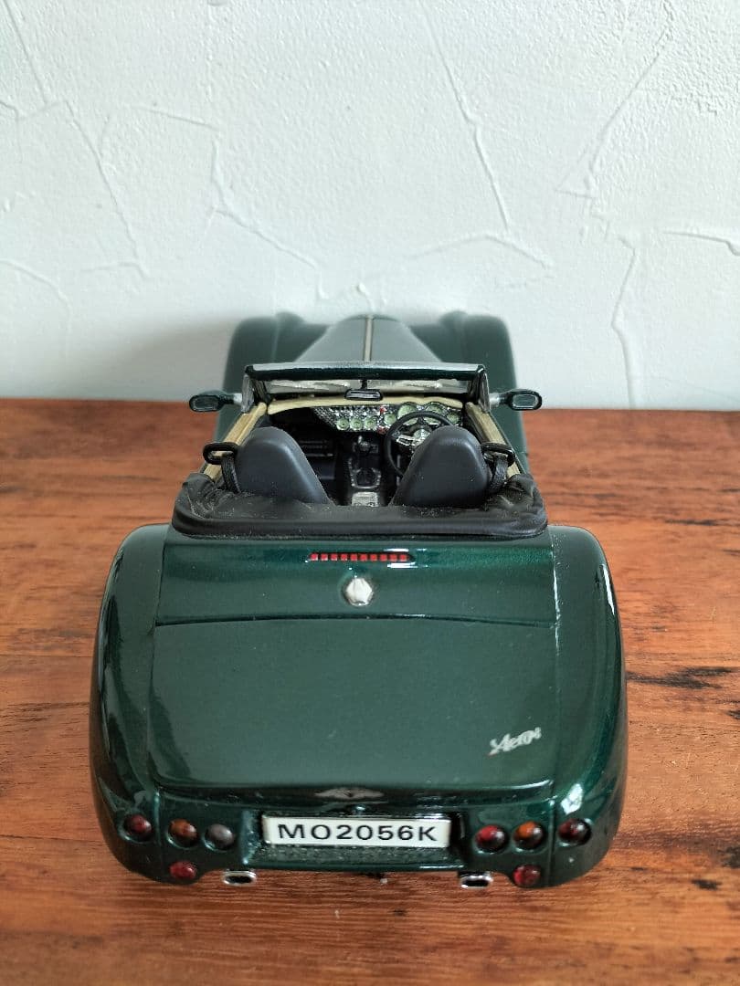 スポーツカーモーガン・エアロ8 Morgan Aero 8 スケール: 1/18 - メルカリ