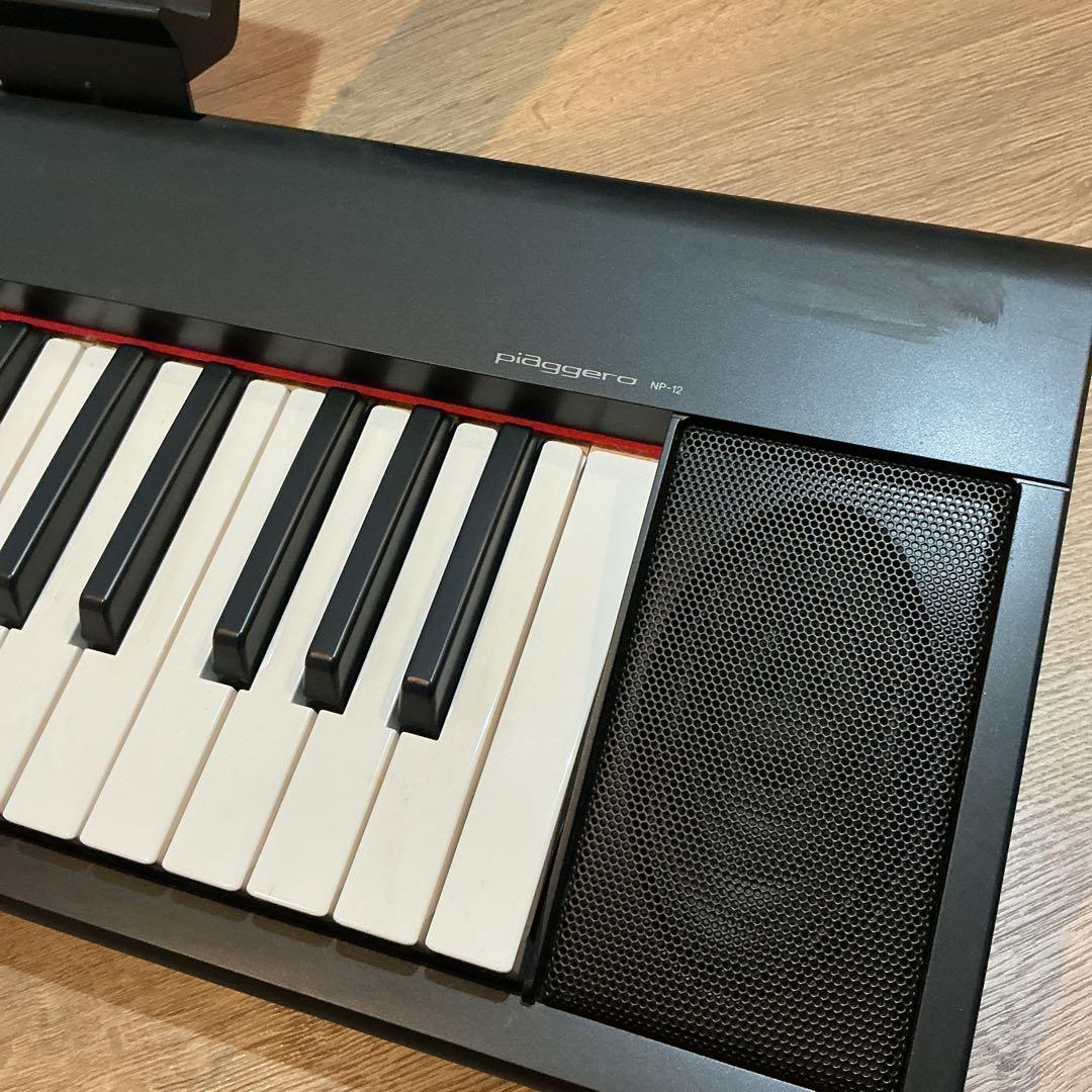 YAMAHA 電子キーボード 2016年製 譜面台・アダプター付き - メルカリ