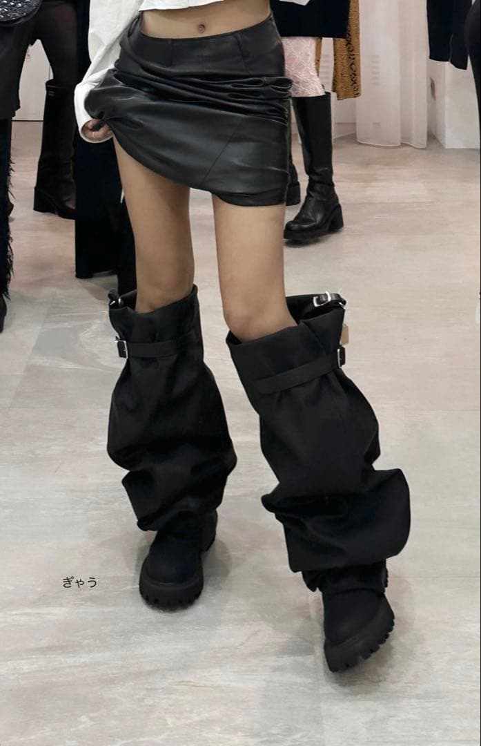 YELLO サスペンダー付きブラックロングブーツ Ssize - メルカリ